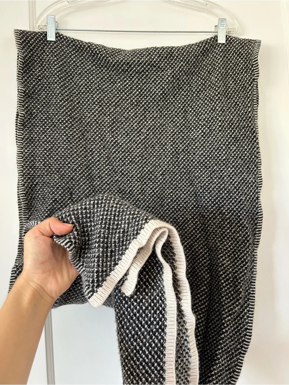 Banana Republic Italian Yarn Scarf Merino Wool Cashmere Alpaca Black White 33
